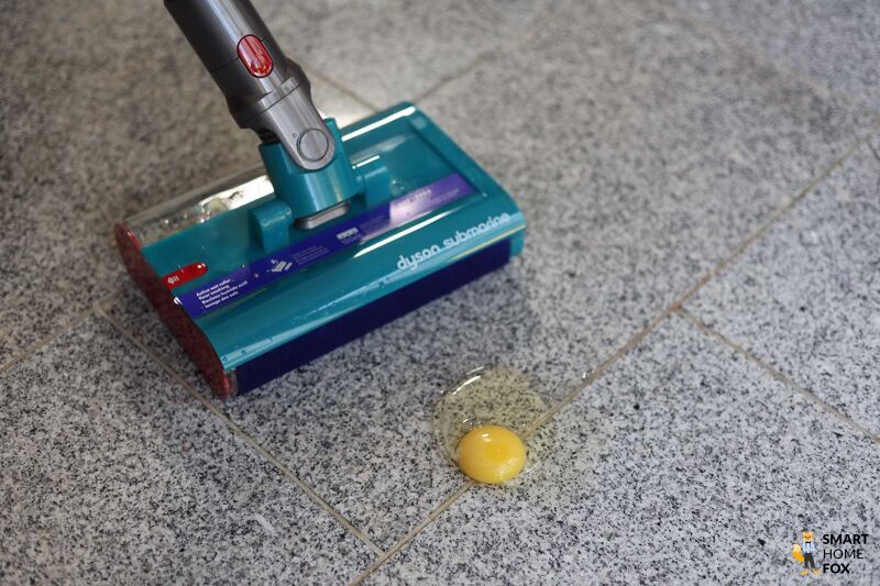 Dyson V15s Detect Submarine: Ei liegt auf dem Boden